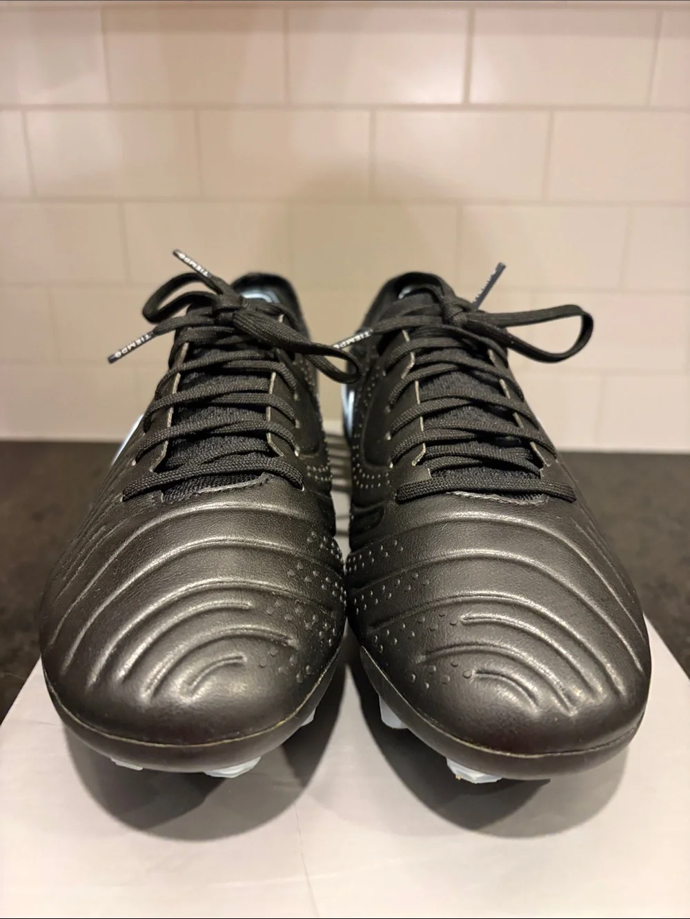 Nike Tiempo Legend 10 Elite FG Men’s 7.5/Women’s 9 NWB and Shoe bag